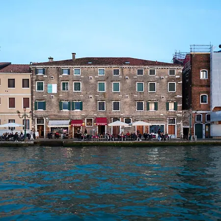 Iconic - Best View In Venice-2
